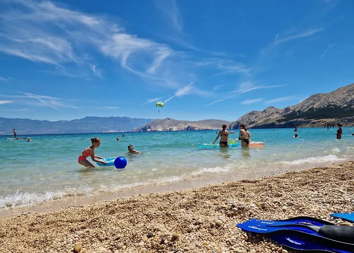 Rozanda ゲストハウス 3*