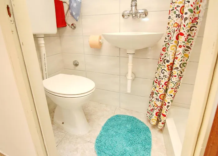 Konukevi Rozanda Baška