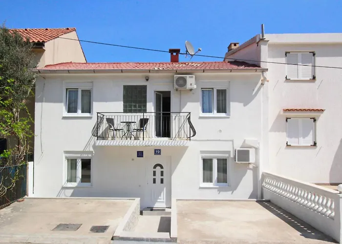 Konukevi Rozanda Baška